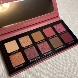 VIOLET VOSS
Berries N' Cream Dreams Eyeshadow Palette